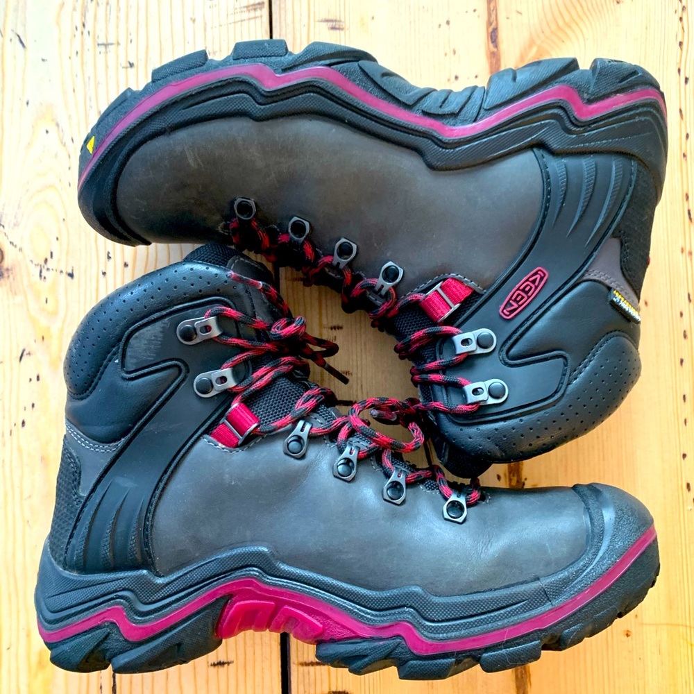 Keen Hiking Boots women’s size 7.5